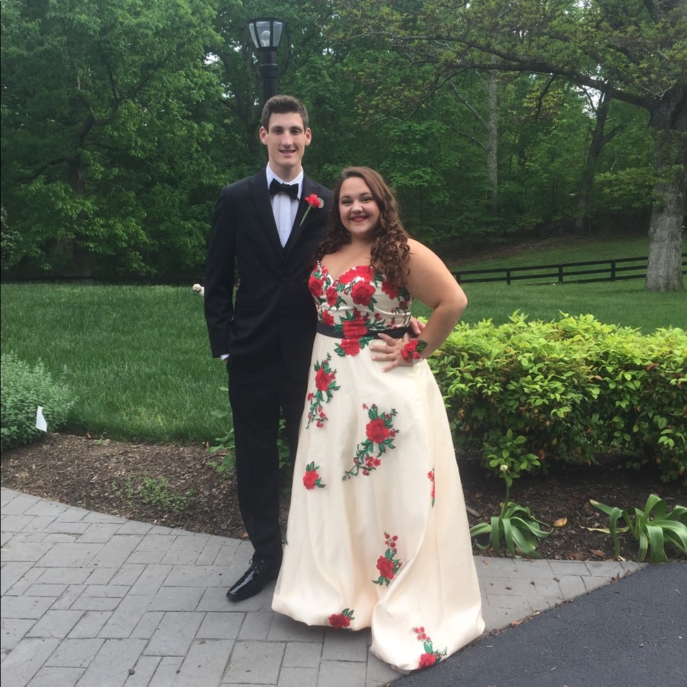 Prom Dress by Sadie Robertson.(Can be for wedding) - Picture 4 of 4